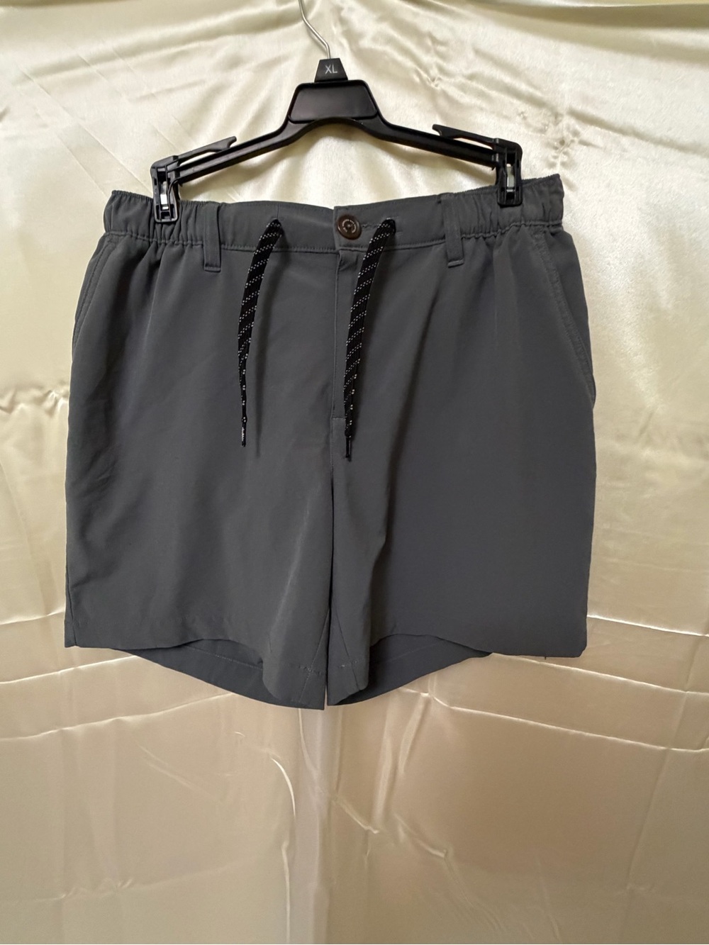 Chubbies The Weekender Gray Performance Shorts Men’s Large 6” Inseam Regular Fit